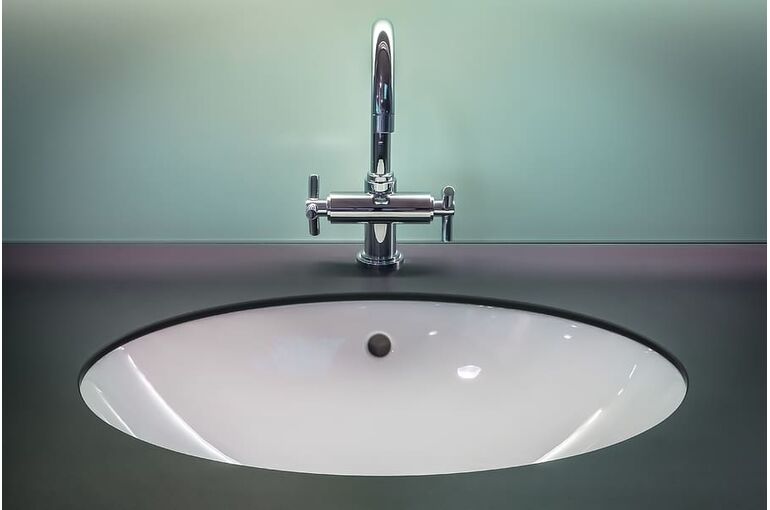 bathroom-clean-faucet-indoors