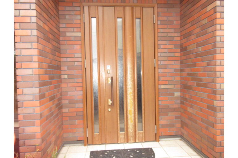 岩澤邸　施工前：玄関ドア