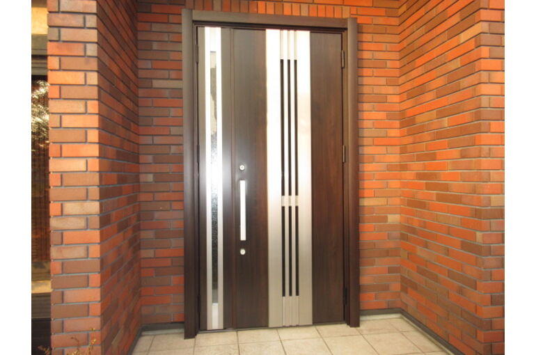 岩澤邸　施工後：玄関ドア